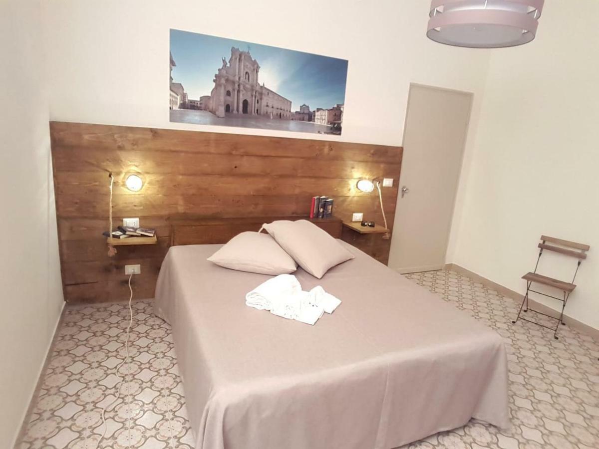 Syracuseapartments Il Mare Di Ortigia Luaran gambar